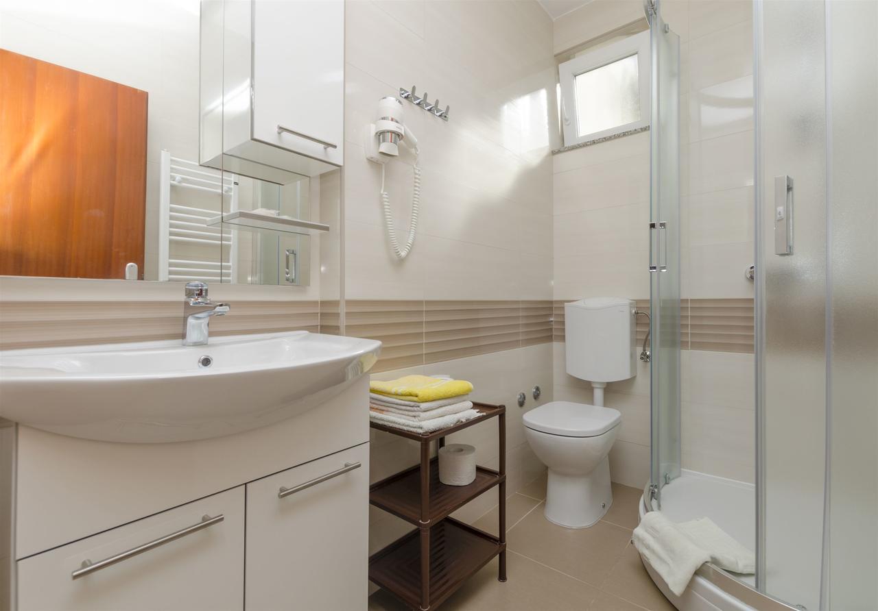 Apartments Karmela Primosten Ngoại thất bức ảnh